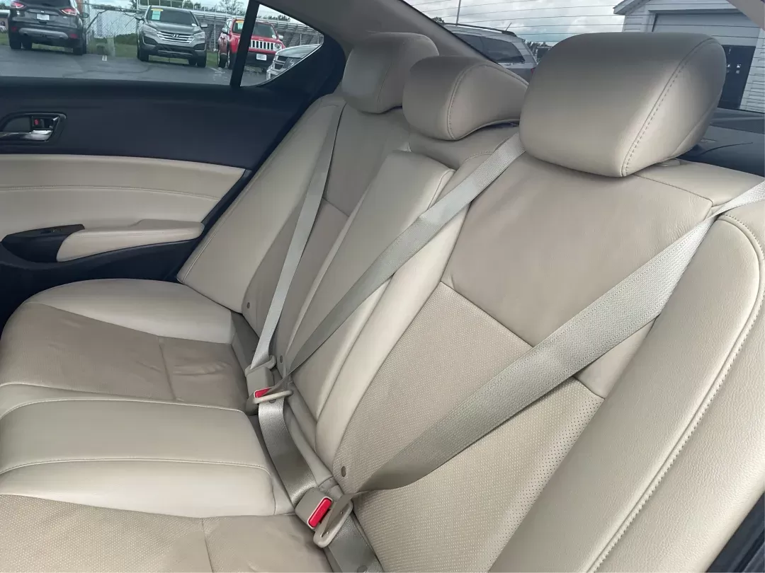 2013 Acura ILX 2.0L (19VDE1F7XDE) with an 2L I-4 i-VTEC variable valve control engine, located at 401 Woodman Dr, Riverside, OH, 45431, (937) 908-9800, 39.760899, -84.123421 - 2013 Acura ILX 2.0L - Photo#8