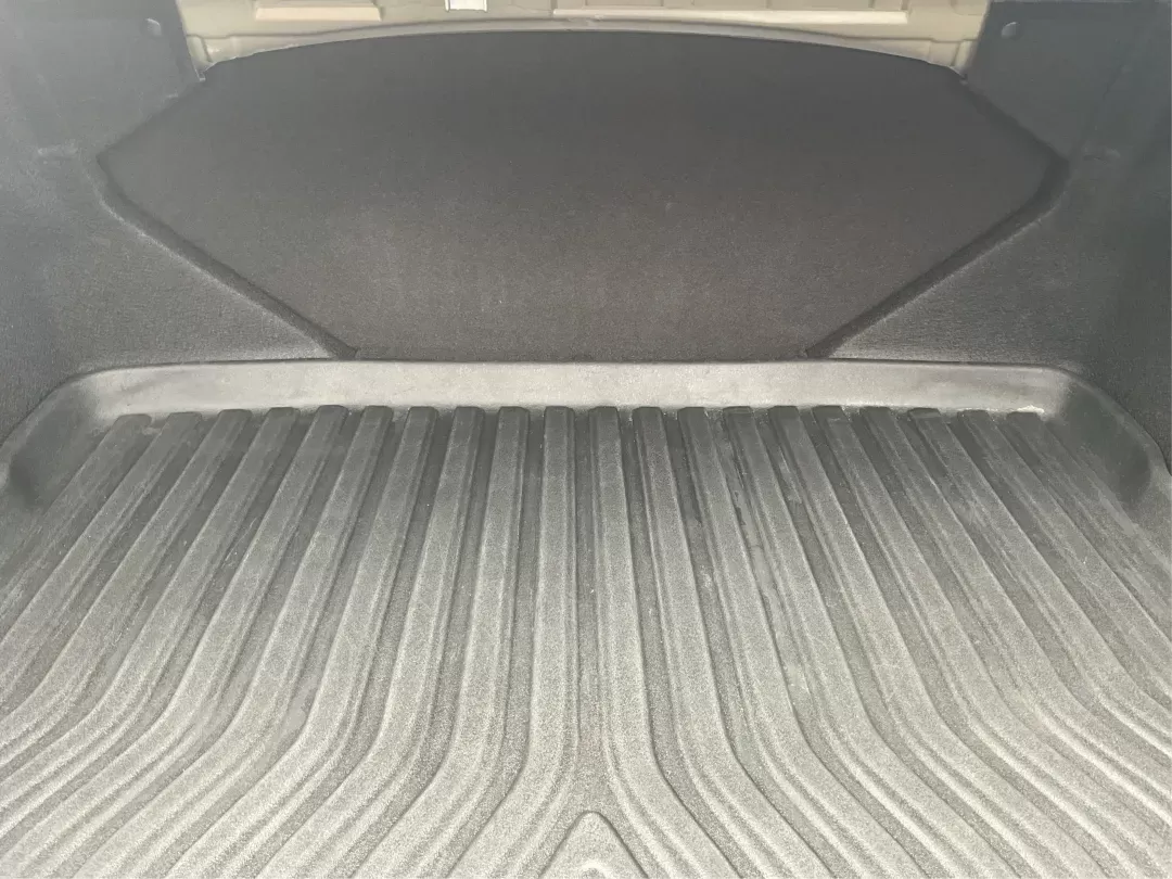 2013 Acura ILX 2.0L (19VDE1F7XDE) with an 2L I-4 i-VTEC variable valve control engine, located at 401 Woodman Dr, Riverside, OH, 45431, (937) 908-9800, 39.760899, -84.123421 - 2013 Acura ILX 2.0L - Photo#10