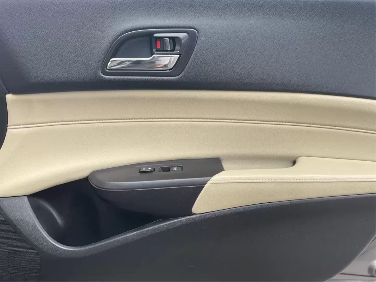 2013 Acura ILX 2.0L (19VDE1F7XDE) with an 2L I-4 i-VTEC variable valve control engine, located at 401 Woodman Dr, Riverside, OH, 45431, (937) 908-9800, 39.760899, -84.123421 - Photo#17