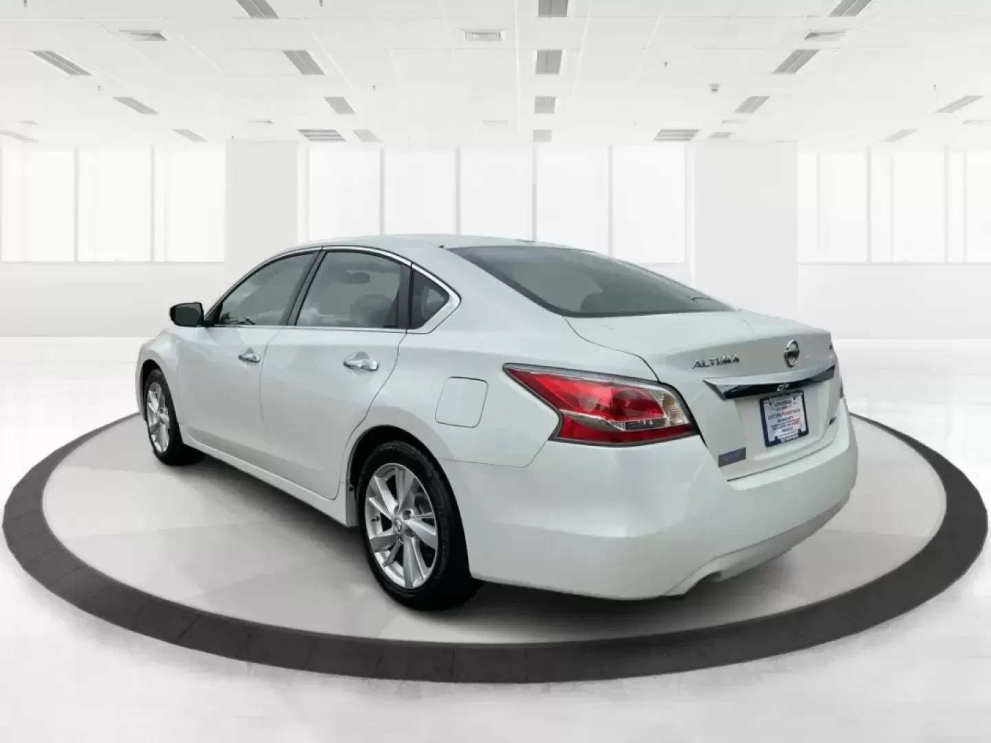 2014 Nissan Altima 2.5 SV (1N4AL3AP8EC) with an 2.5L I-4 DOHC engine, located at 880 E. National Road, Vandalia, OH, 45377, (937) 908-9800, 39.891918, -84.183594 - Photo#4