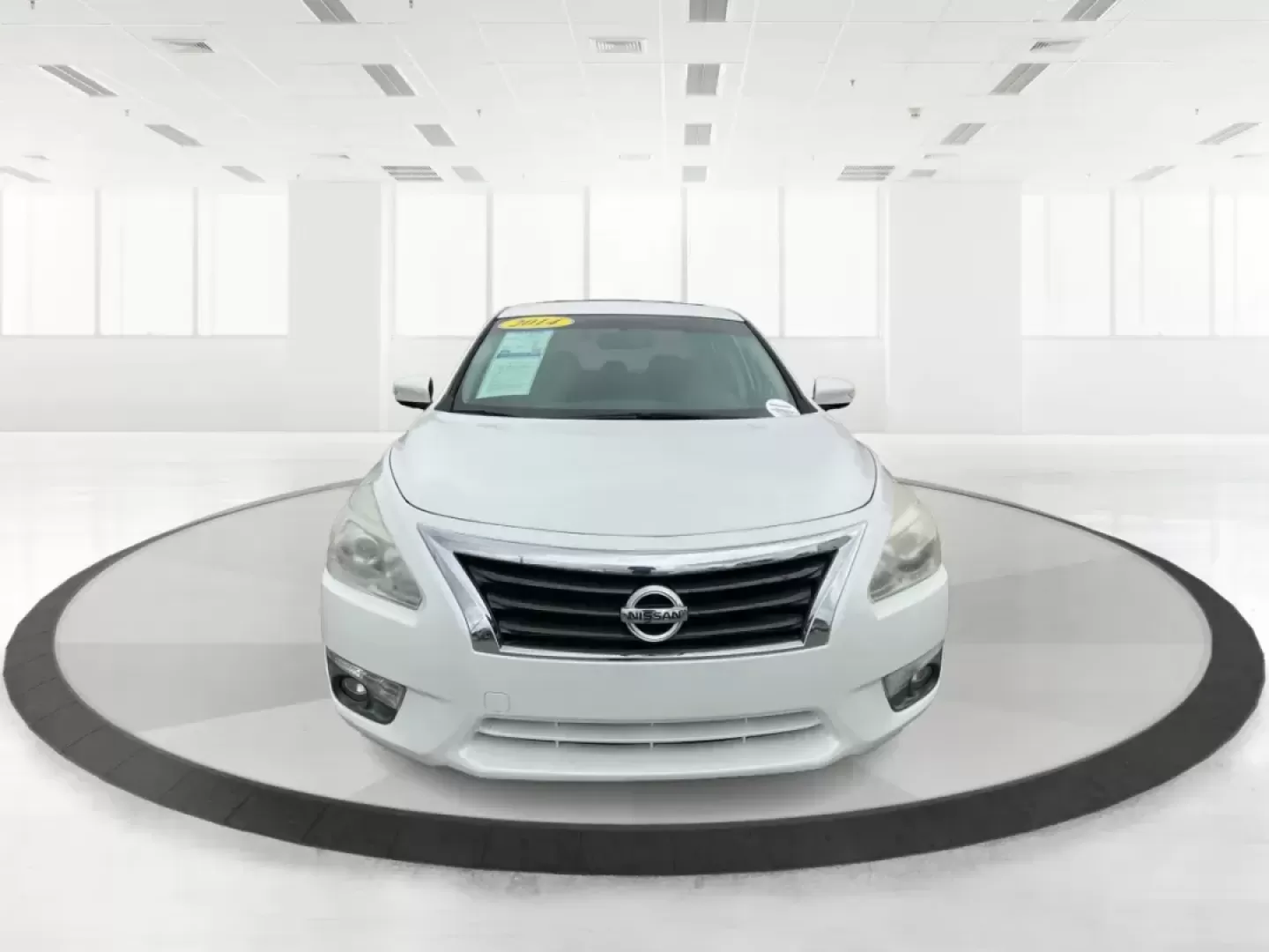 2014 Nissan Altima 2.5 SV (1N4AL3AP8EC) with an 2.5L I-4 DOHC engine, located at 880 E. National Road, Vandalia, OH, 45377, (937) 908-9800, 39.891918, -84.183594 - Photo#6