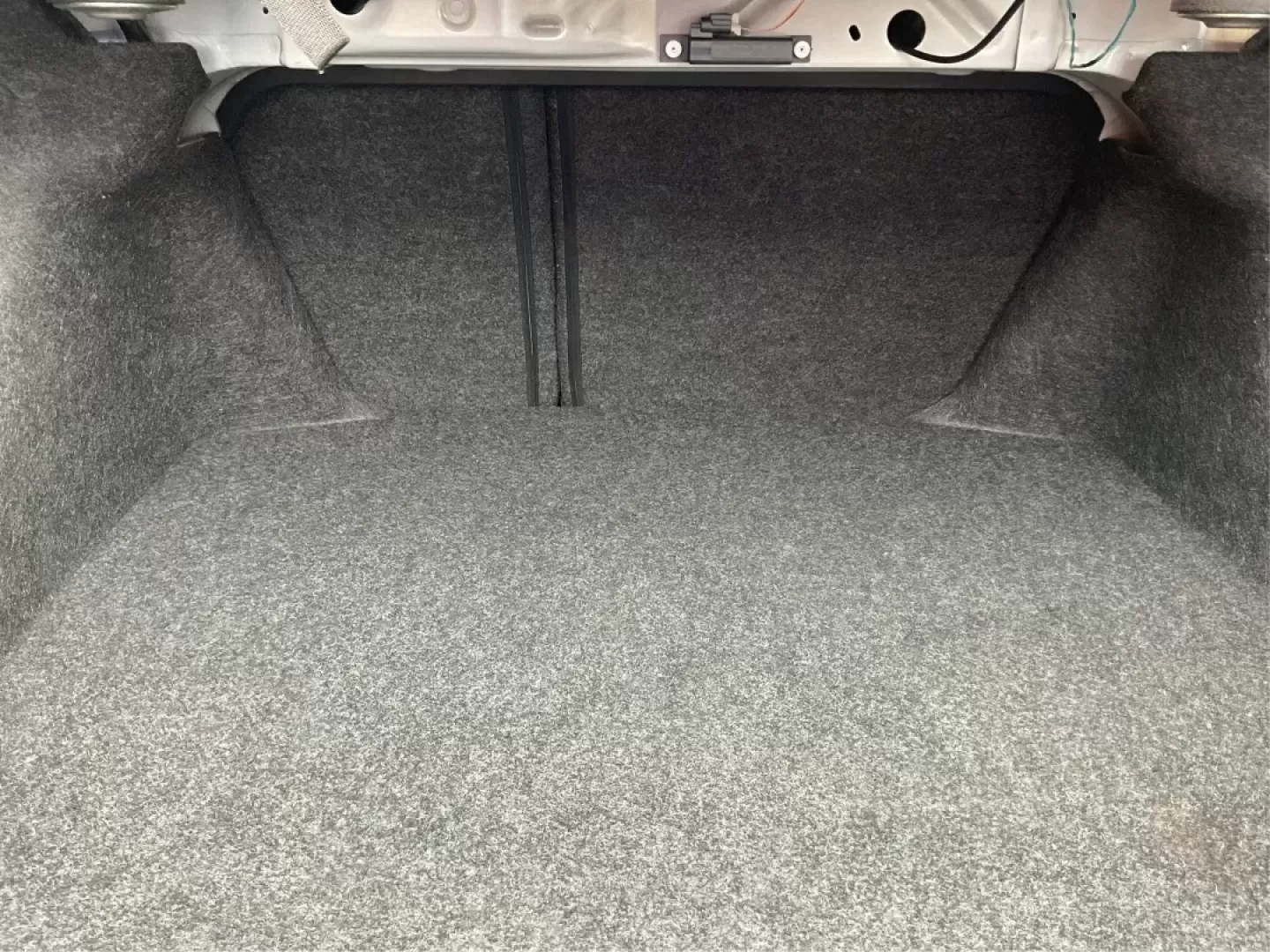 2014 Nissan Altima 2.5 SV (1N4AL3AP8EC) with an 2.5L I-4 DOHC engine, located at 880 E. National Road, Vandalia, OH, 45377, (937) 908-9800, 39.891918, -84.183594 - Photo#11