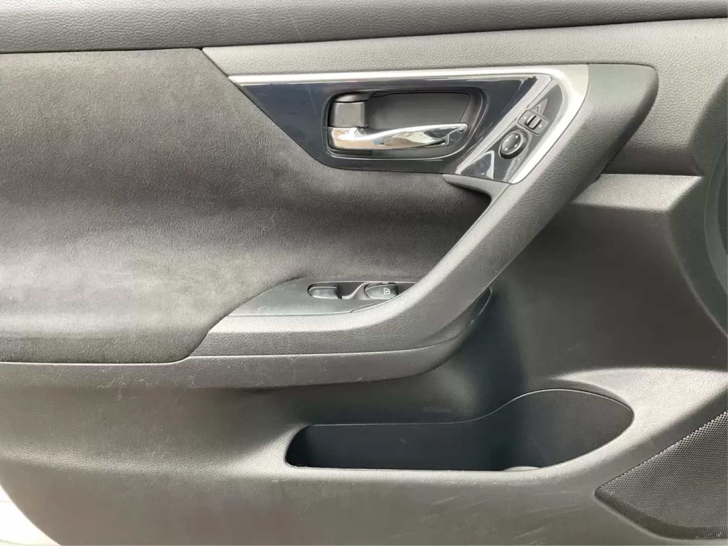 2014 Nissan Altima 2.5 SV (1N4AL3AP8EC) with an 2.5L I-4 DOHC engine, located at 880 E. National Road, Vandalia, OH, 45377, (937) 908-9800, 39.891918, -84.183594 - Photo#17