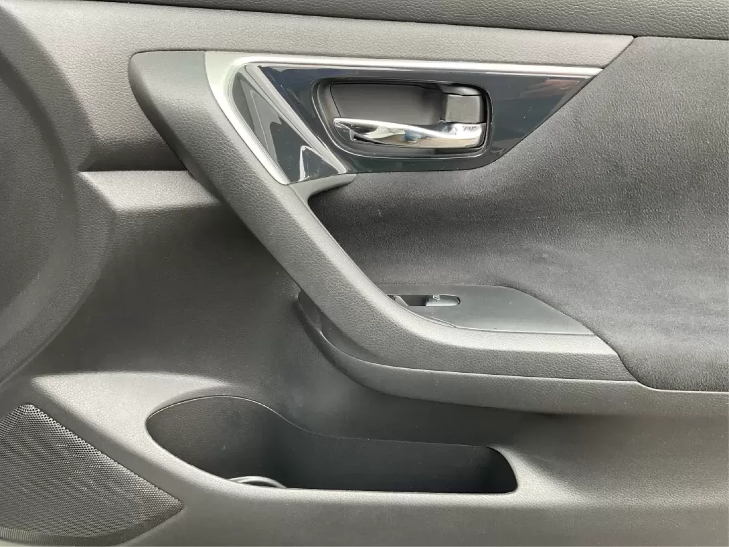 2014 Nissan Altima 2.5 SV (1N4AL3AP8EC) with an 2.5L I-4 DOHC engine, located at 880 E. National Road, Vandalia, OH, 45377, (937) 908-9800, 39.891918, -84.183594 - Photo#18