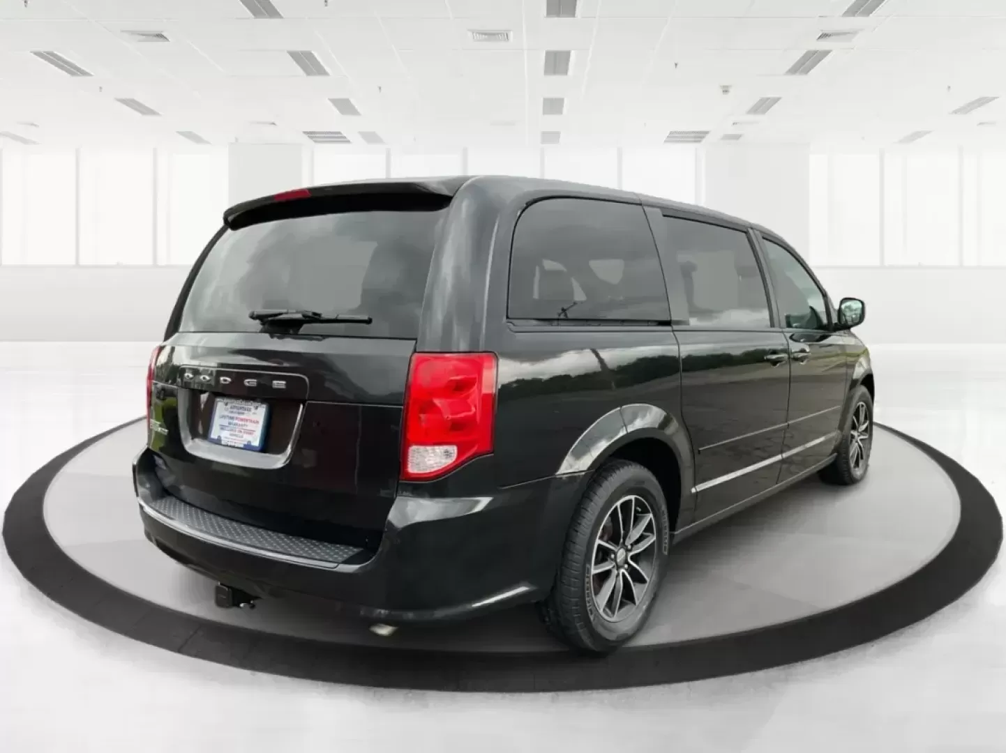 2016 Dodge Grand Caravan SXT (2C4RDGCG6GR) with an Pentastar 3.6L V-6 DOHC engine, located at 880 E. National Road, Vandalia, OH, 45377, (937) 908-9800, 39.891918, -84.183594 - Photo#2