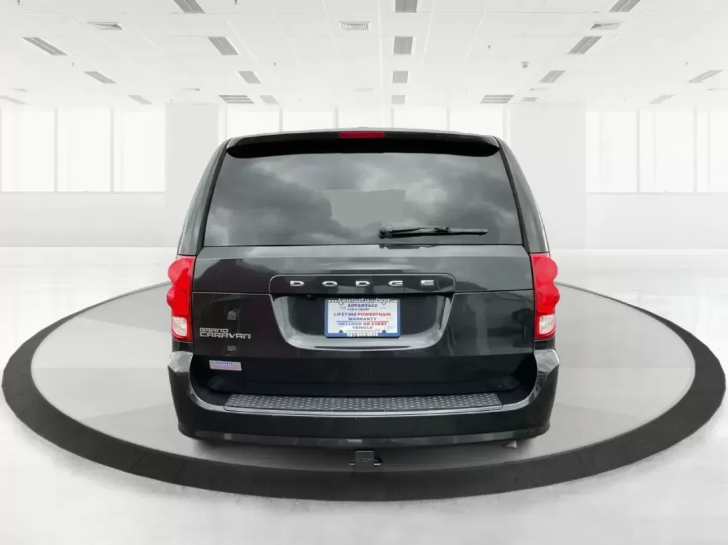2016 Dodge Grand Caravan SXT (2C4RDGCG6GR) with an Pentastar 3.6L V-6 DOHC engine, located at 880 E. National Road, Vandalia, OH, 45377, (937) 908-9800, 39.891918, -84.183594 - Photo#3