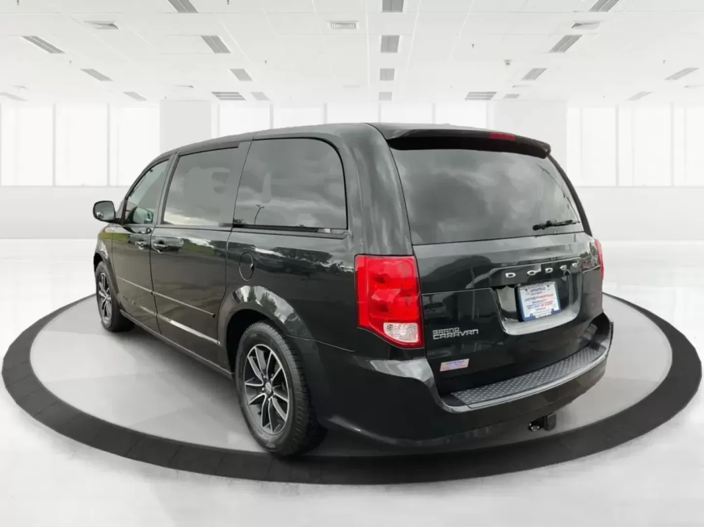 2016 Dodge Grand Caravan SXT (2C4RDGCG6GR) with an Pentastar 3.6L V-6 DOHC engine, located at 880 E. National Road, Vandalia, OH, 45377, (937) 908-9800, 39.891918, -84.183594 - Photo#4