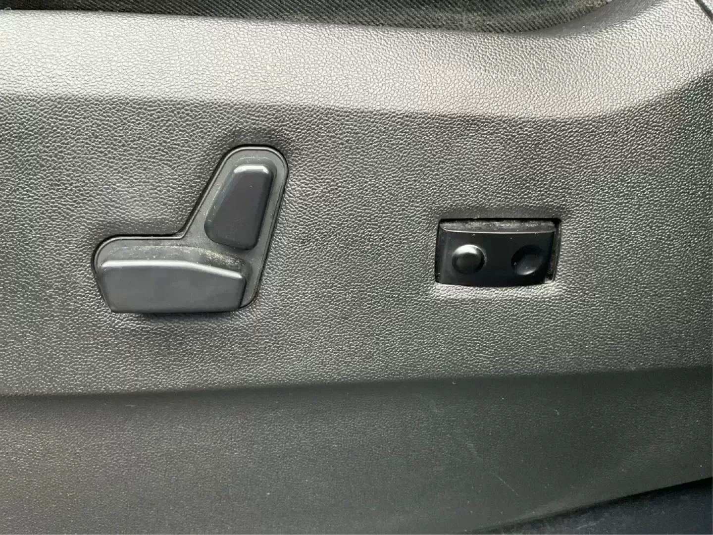 2016 Dodge Grand Caravan SXT (2C4RDGCG6GR) with an Pentastar 3.6L V-6 DOHC engine, located at 880 E. National Road, Vandalia, OH, 45377, (937) 908-9800, 39.891918, -84.183594 - Photo#17