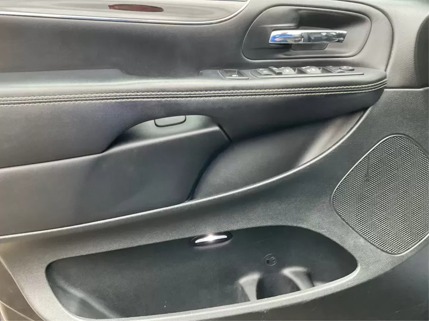 2016 Dodge Grand Caravan SXT (2C4RDGCG6GR) with an Pentastar 3.6L V-6 DOHC engine, located at 880 E. National Road, Vandalia, OH, 45377, (937) 908-9800, 39.891918, -84.183594 - Photo#18