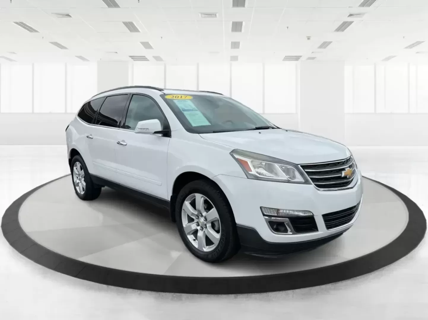 2017 Chevrolet Traverse 1LT (1GNKRGKD3HJ) with an 3.6L V-6 gasoline direct injection engine, located at 401 Woodman Dr, Riverside, OH, 45431, (937) 908-9800, 39.760899, -84.123421 - Photo#0