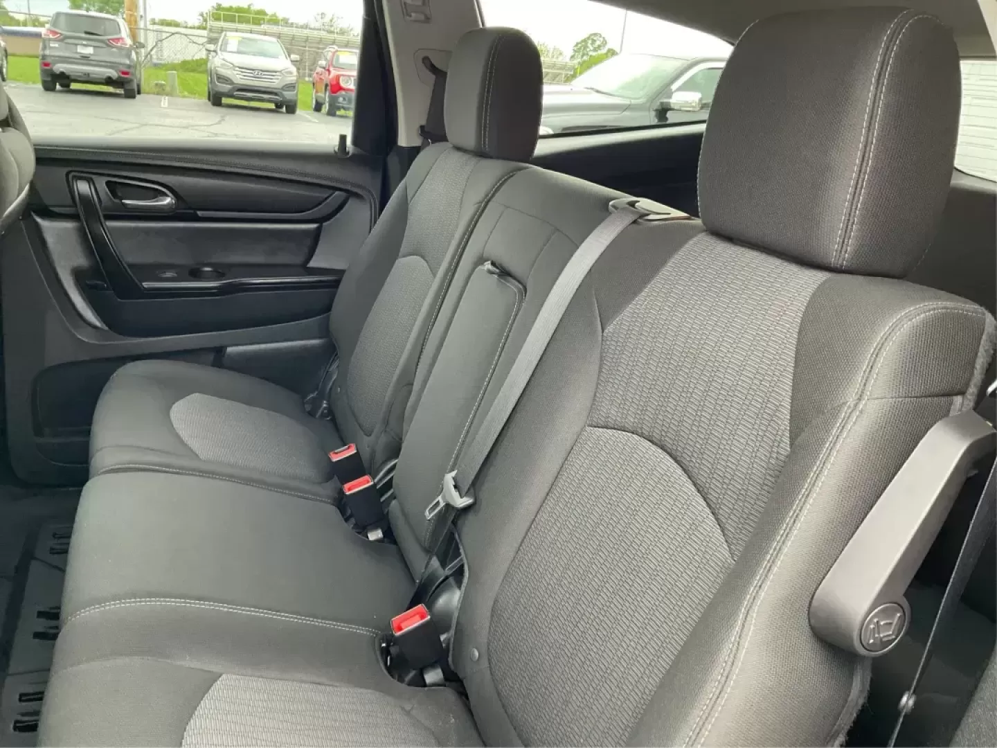 2017 Chevrolet Traverse 1LT (1GNKRGKD3HJ) with an 3.6L V-6 gasoline direct injection engine, located at 401 Woodman Dr, Riverside, OH, 45431, (937) 908-9800, 39.760899, -84.123421 - Photo#8