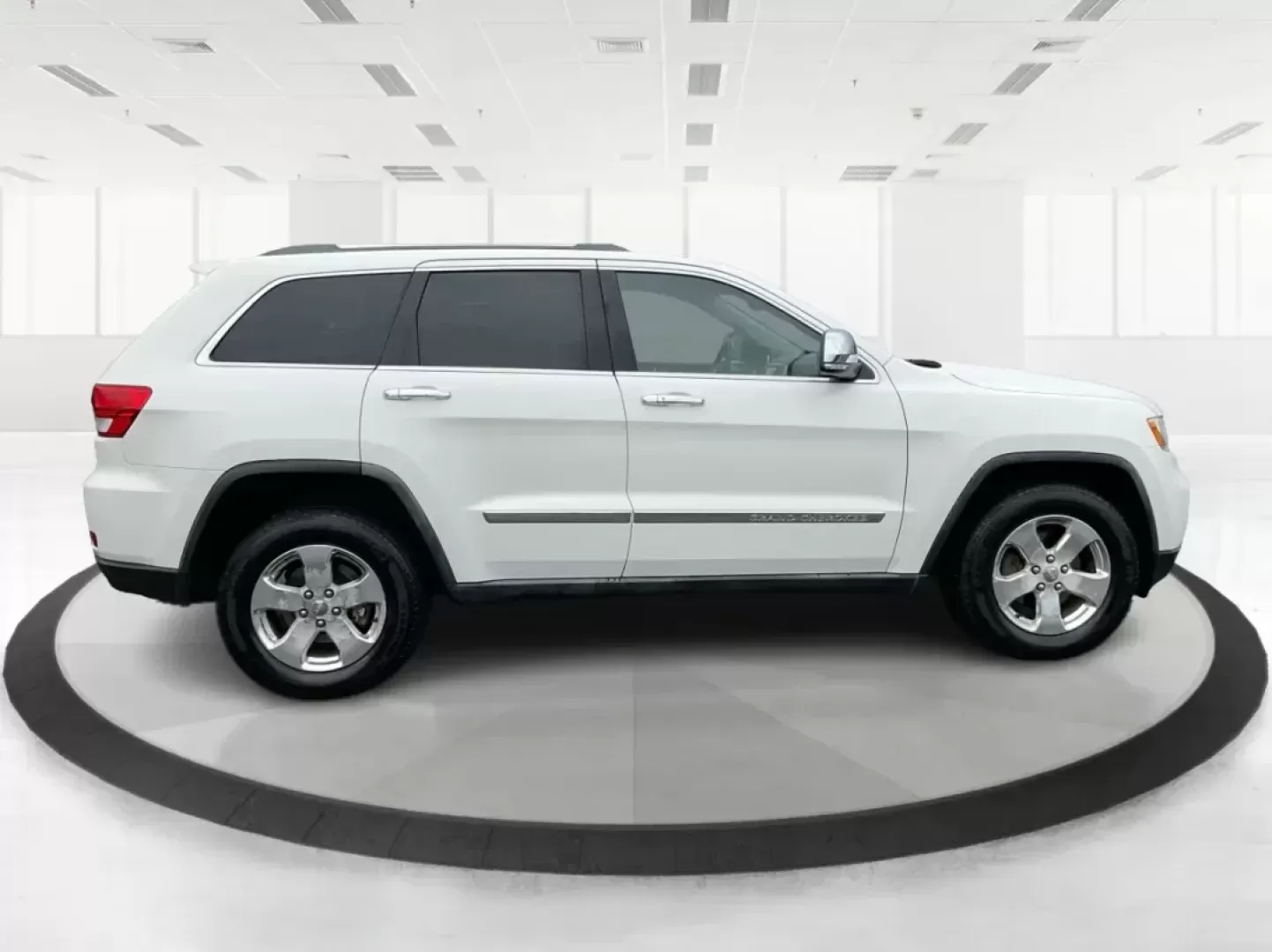 2011 Jeep Grand Cherokee Limited (1J4RR5GG2BC) with an Other engine, located at 4508 South Dixie Dr, Moraine, OH, 45439, (937) 908-9800, 39.689976, -84.218452 - Photo#1