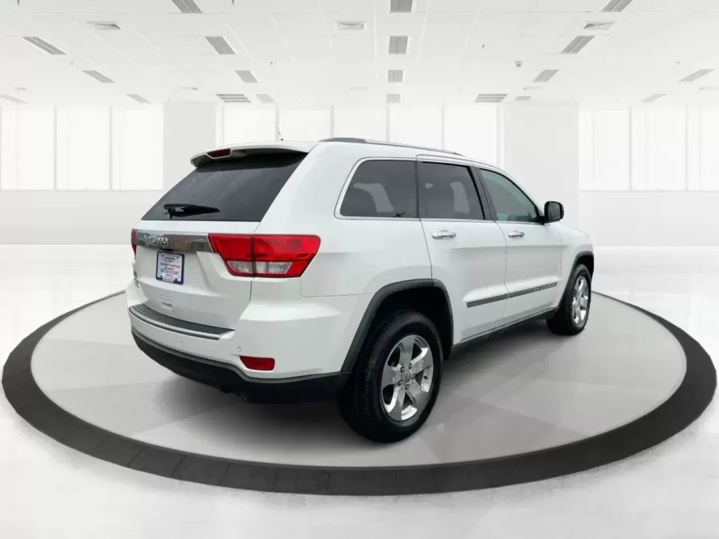 2011 Jeep Grand Cherokee Limited (1J4RR5GG2BC) with an Other engine, located at 4508 South Dixie Dr, Moraine, OH, 45439, (937) 908-9800, 39.689976, -84.218452 - Photo#2