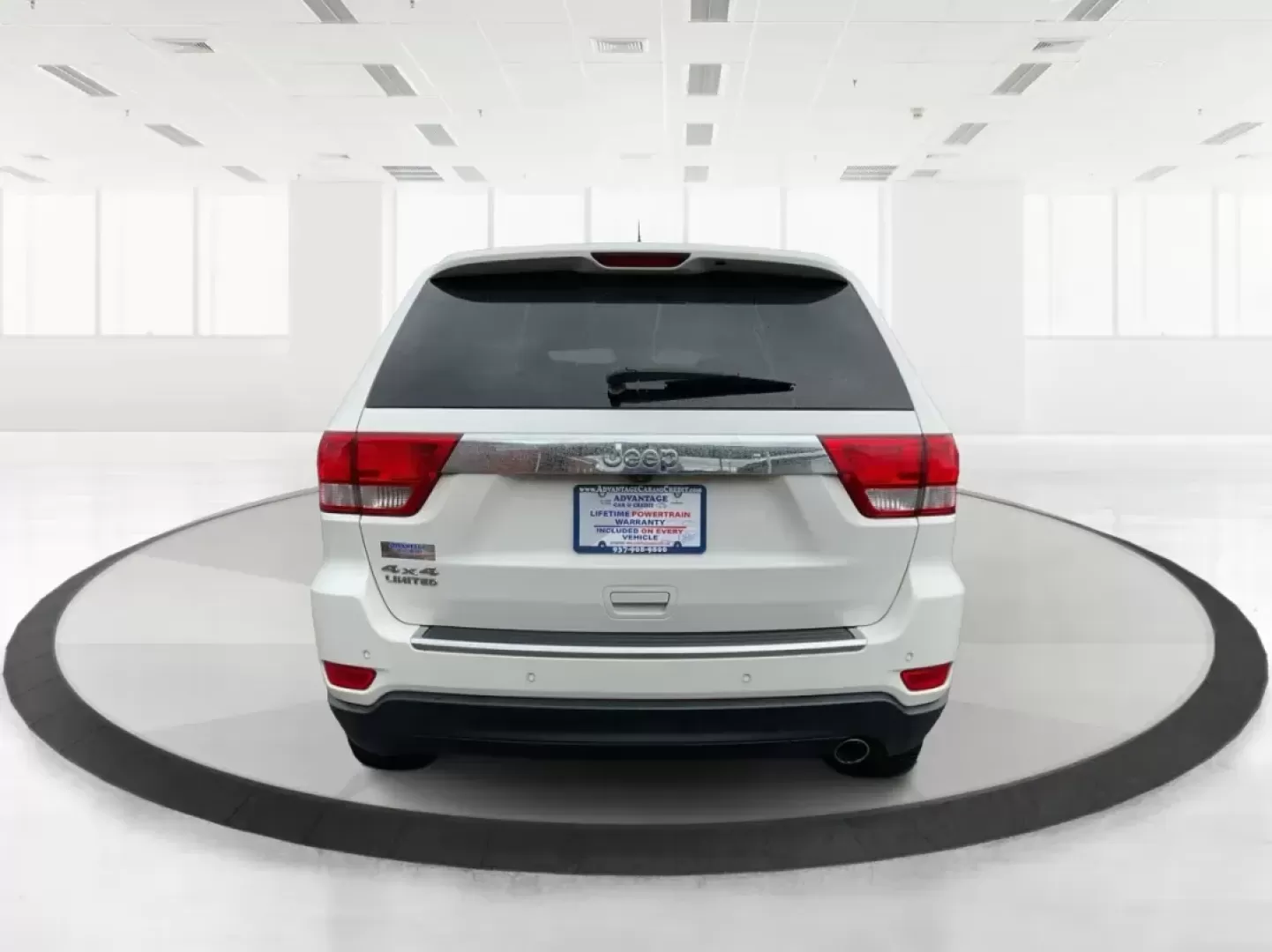 2011 Jeep Grand Cherokee Limited (1J4RR5GG2BC) with an Other engine, located at 4508 South Dixie Dr, Moraine, OH, 45439, (937) 908-9800, 39.689976, -84.218452 - Photo#4