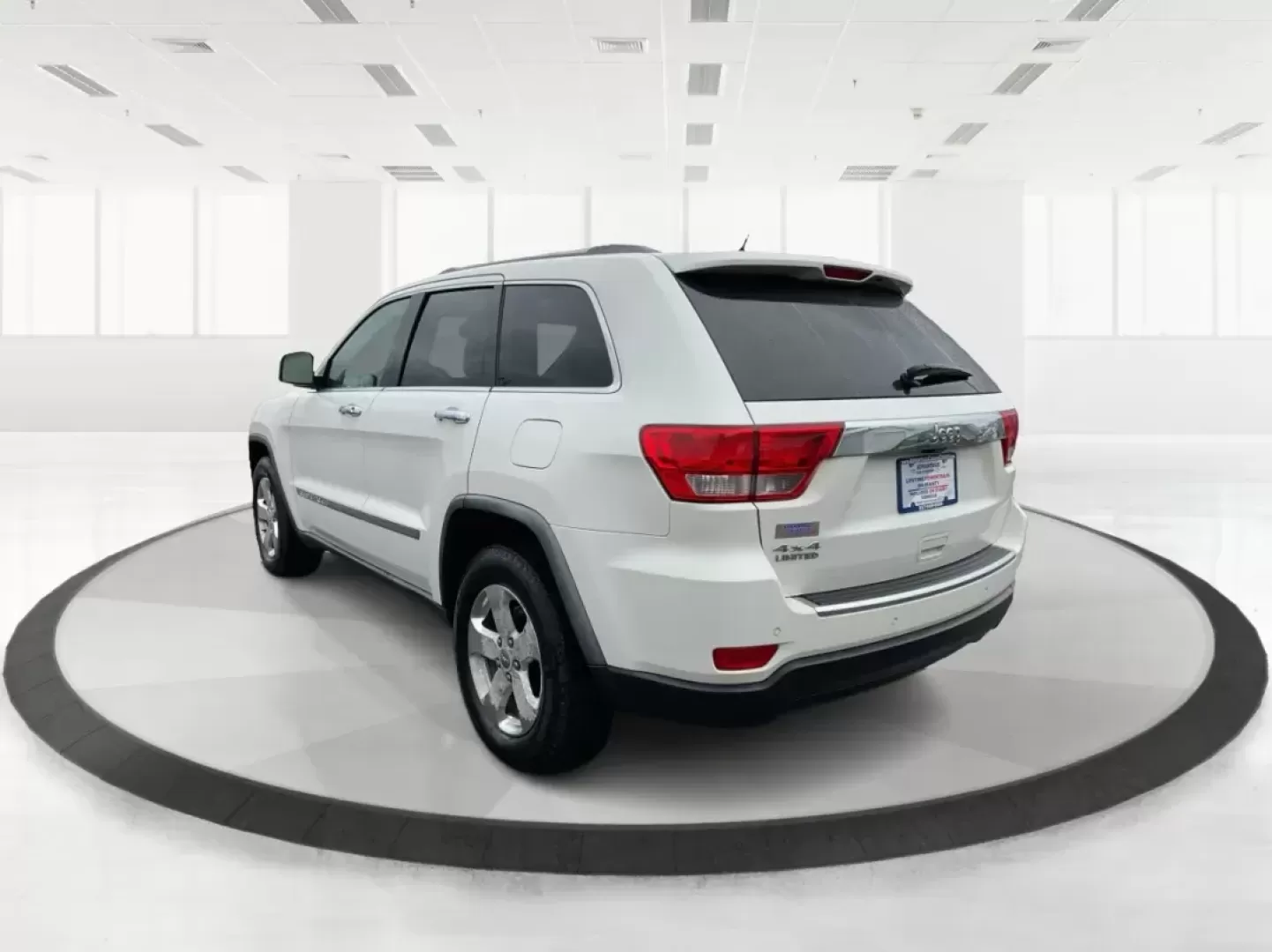 2011 Jeep Grand Cherokee Limited (1J4RR5GG2BC) with an Other engine, located at 4508 South Dixie Dr, Moraine, OH, 45439, (937) 908-9800, 39.689976, -84.218452 - Photo#5