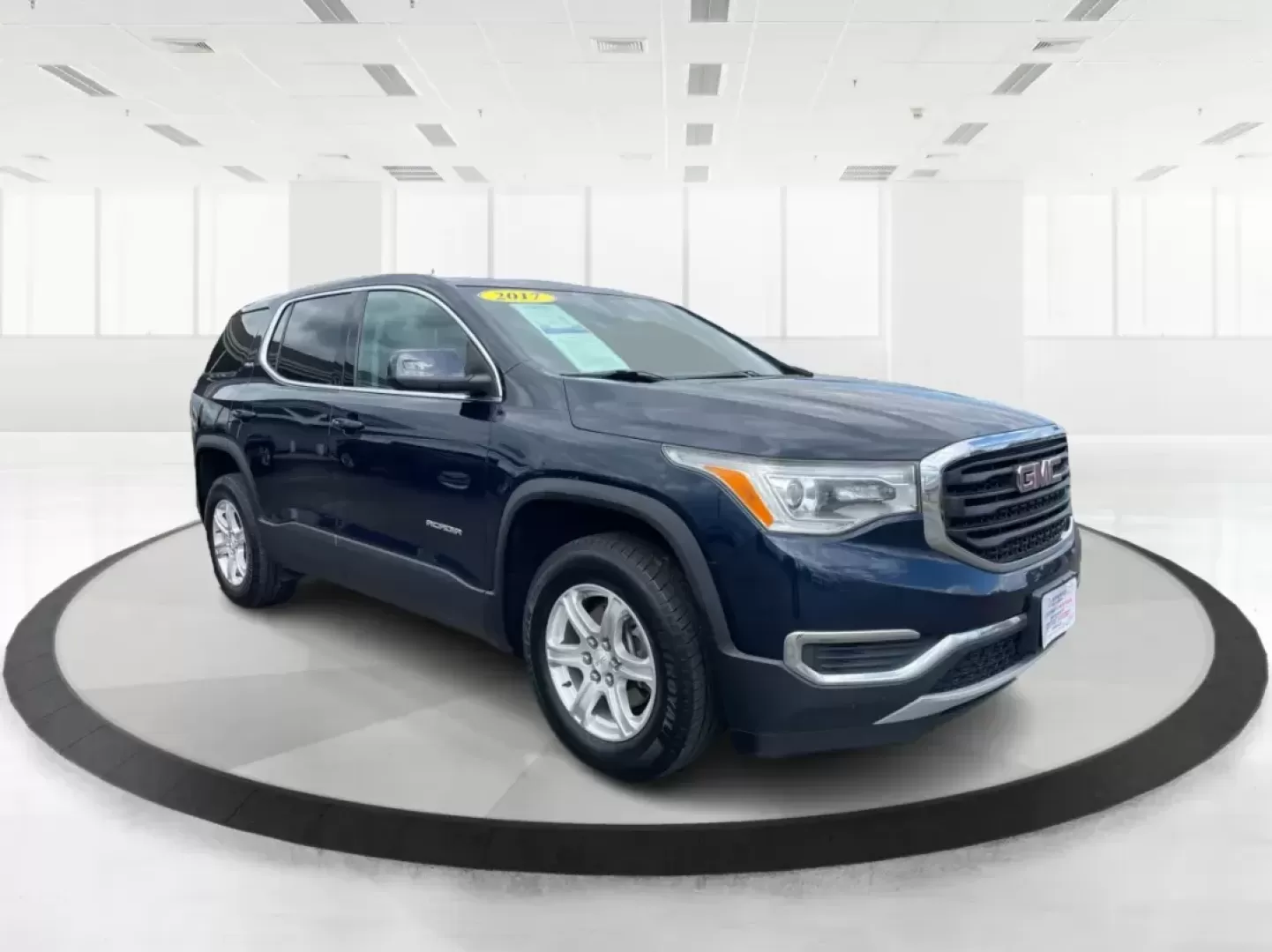 2017 GMC Acadia SLE-1 (1GKKNKLA5HZ) with an 2.5L I-4 gasoline direct injection engine, located at 1230 East Main St, Xenia, OH, 45385, (937) 908-9800, 39.688026, -83.910172 - Photo#0