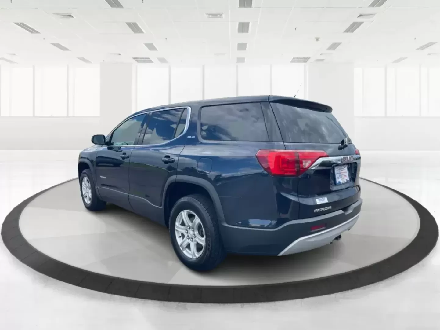 2017 GMC Acadia SLE-1 (1GKKNKLA5HZ) with an 2.5L I-4 gasoline direct injection engine, located at 1230 East Main St, Xenia, OH, 45385, (937) 908-9800, 39.688026, -83.910172 - Photo#3