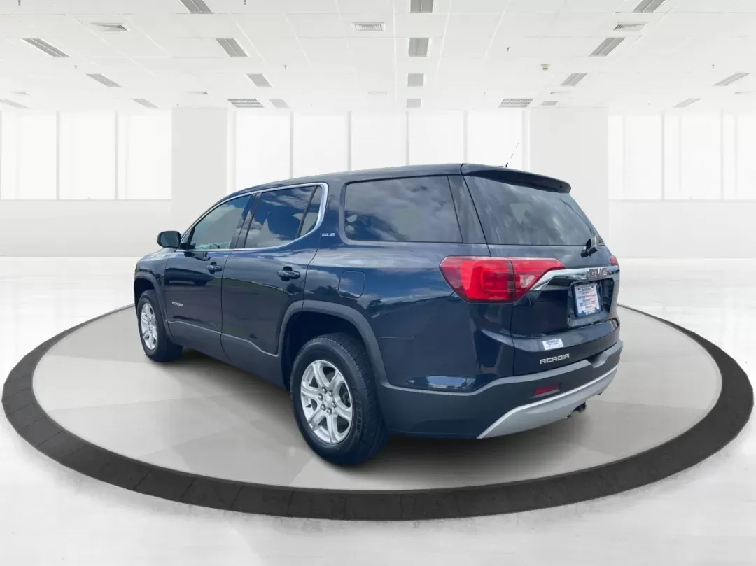 2017 GMC Acadia SLE-1 (1GKKNKLA5HZ) with an 2.5L I-4 gasoline direct injection engine, located at 1230 East Main St, Xenia, OH, 45385, (937) 908-9800, 39.688026, -83.910172 - 2017 GMC Acadia SLE-1 - Photo#4