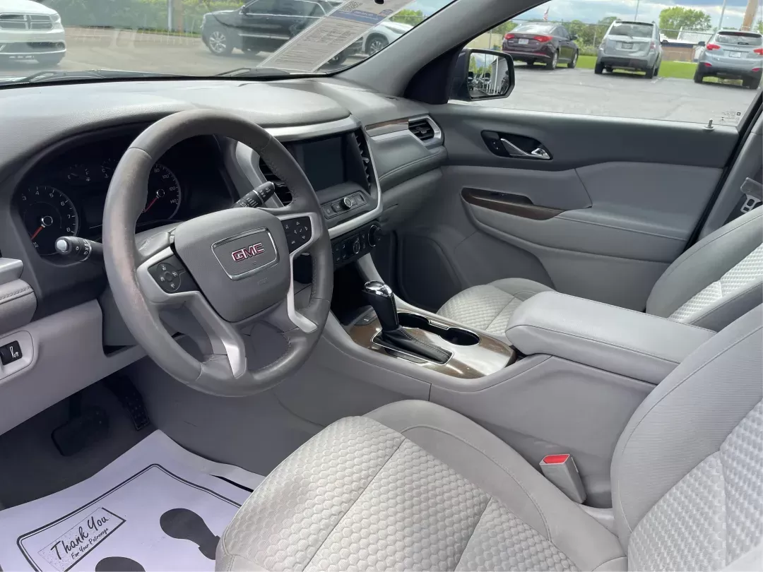 2017 GMC Acadia SLE-1 (1GKKNKLA5HZ) with an 2.5L I-4 gasoline direct injection engine, located at 1230 East Main St, Xenia, OH, 45385, (937) 908-9800, 39.688026, -83.910172 - 2017 GMC Acadia SLE-1 - Photo#8