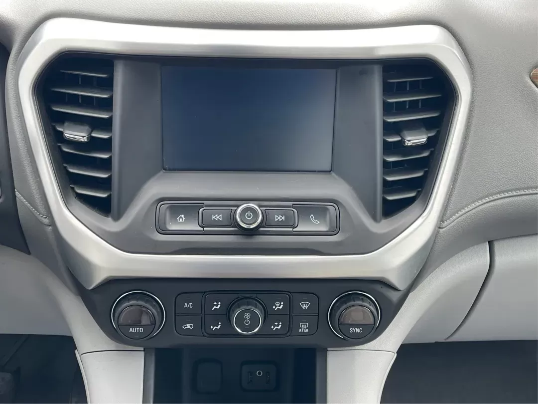 2017 GMC Acadia SLE-1 (1GKKNKLA5HZ) with an 2.5L I-4 gasoline direct injection engine, located at 1230 East Main St, Xenia, OH, 45385, (937) 908-9800, 39.688026, -83.910172 - 2017 GMC Acadia SLE-1 - Photo#12
