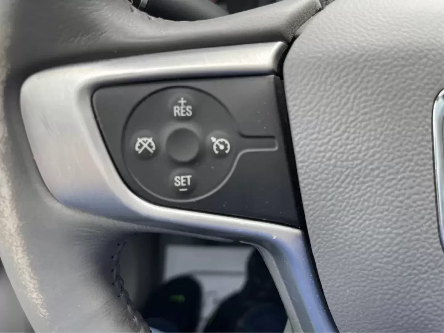 2017 GMC Acadia SLE-1 (1GKKNKLA5HZ) with an 2.5L I-4 gasoline direct injection engine, located at 1230 East Main St, Xenia, OH, 45385, (937) 908-9800, 39.688026, -83.910172 - Photo#14
