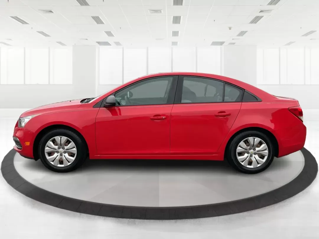 2016 Chevrolet Cruze Limited LS (1G1PC5SH5G7) with an Other engine, located at 1230 East Main St, Xenia, OH, 45385, (937) 908-9800, 39.688026, -83.910172 - 2016 Chevrolet Cruze Limited LS - Photo#5