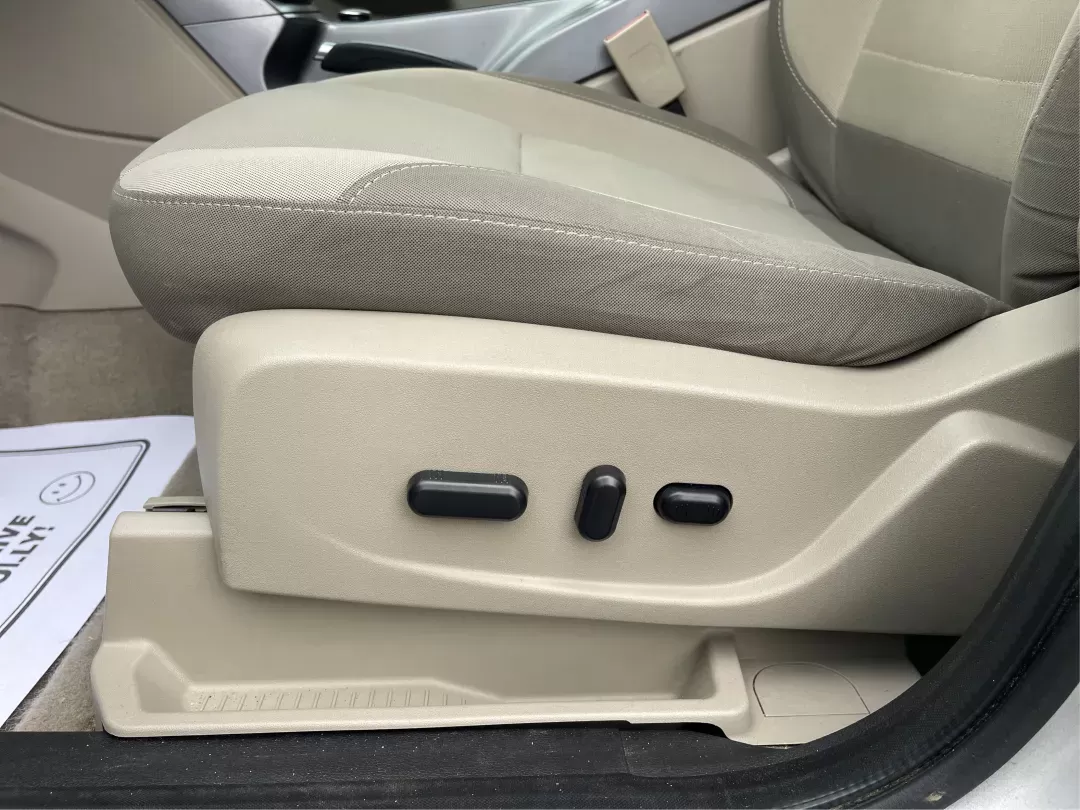 2015 Ford Escape SE (1FMCU9G9XFU) with an Other engine, located at 8750 N County Rd 25A, Piqua, OH, 45356, (937) 908-9800, 40.164391, -84.232513 - 2015 Ford Escape SE - Photo#16