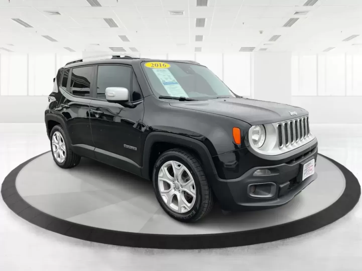 2016 Jeep Renegade Limited (ZACCJADT7GP) with an Tigershark MultiAir 2.4L I-4 variable valve contro engine, located at 880 E. National Road, Vandalia, OH, 45377, (937) 908-9800, 39.891918, -84.183594 - Photo#0