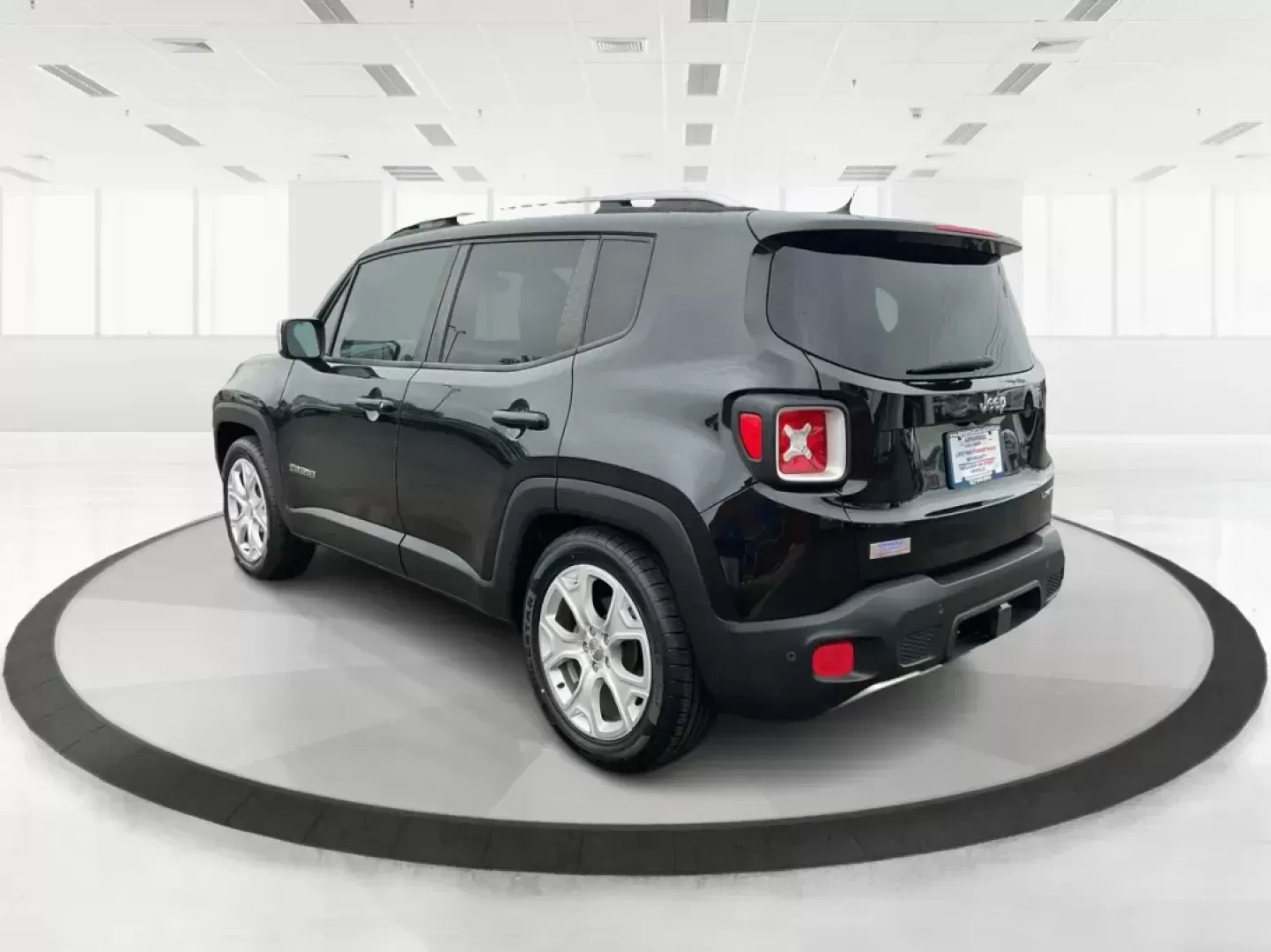 2016 Jeep Renegade Limited (ZACCJADT7GP) with an Tigershark MultiAir 2.4L I-4 variable valve contro engine, located at 880 E. National Road, Vandalia, OH, 45377, (937) 908-9800, 39.891918, -84.183594 - Photo#3