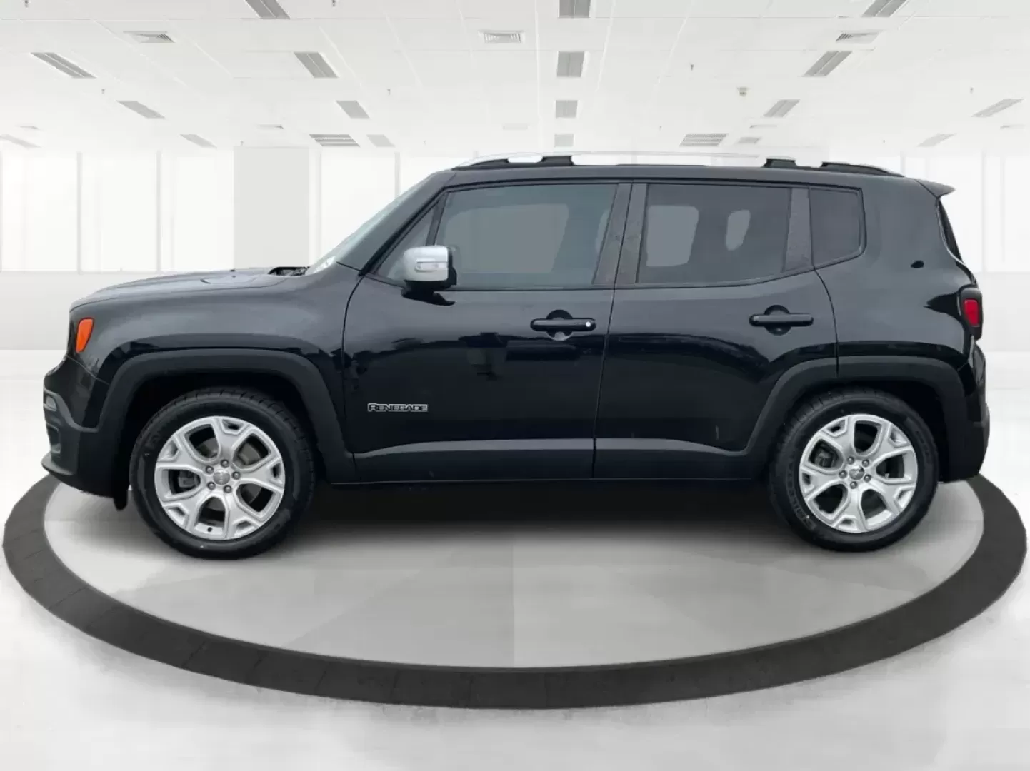 2016 Jeep Renegade Limited (ZACCJADT7GP) with an Tigershark MultiAir 2.4L I-4 variable valve contro engine, located at 880 E. National Road, Vandalia, OH, 45377, (937) 908-9800, 39.891918, -84.183594 - Photo#4