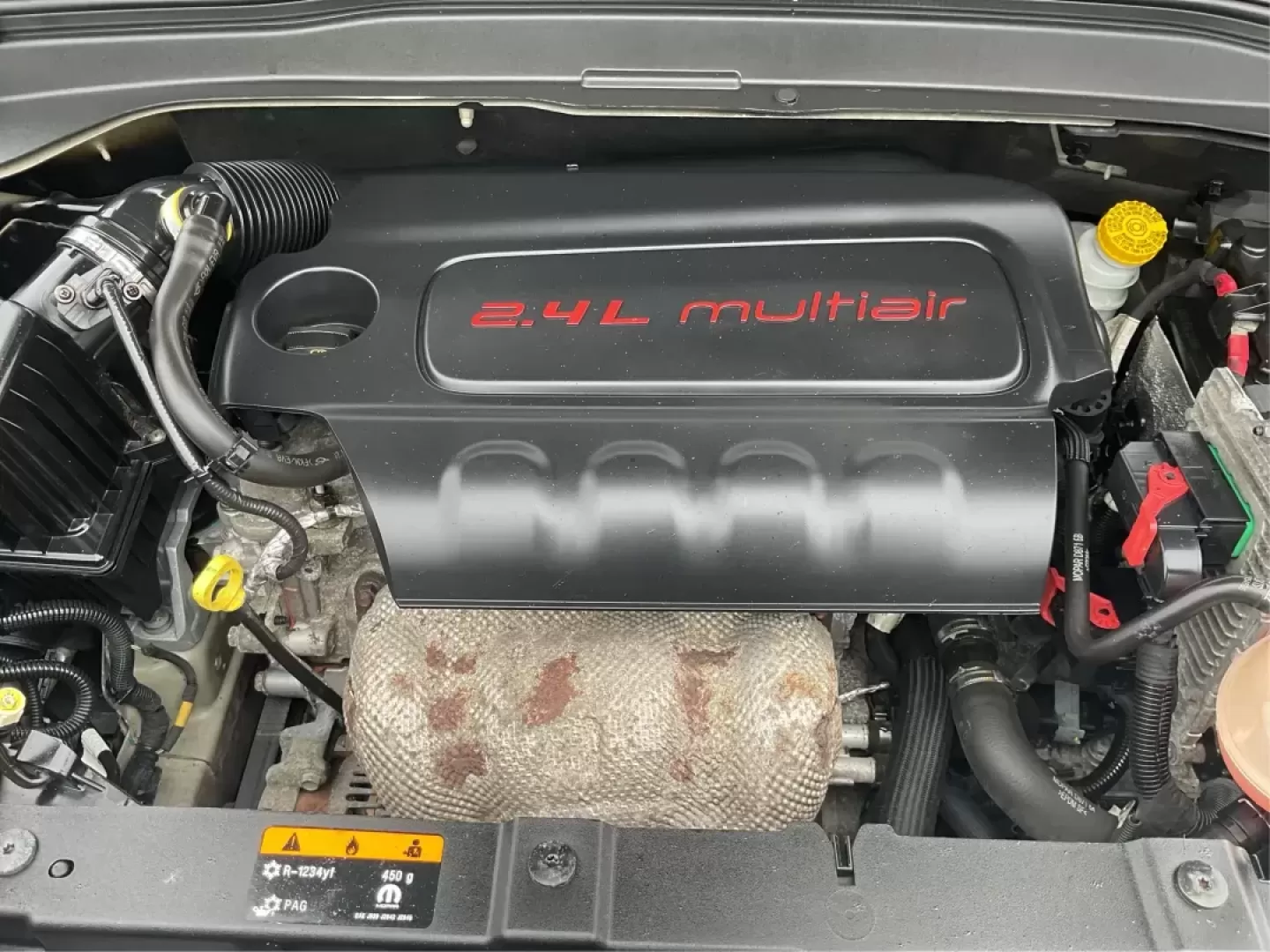 2016 Jeep Renegade Limited (ZACCJADT7GP) with an Tigershark MultiAir 2.4L I-4 variable valve contro engine, located at 880 E. National Road, Vandalia, OH, 45377, (937) 908-9800, 39.891918, -84.183594 - Photo#9