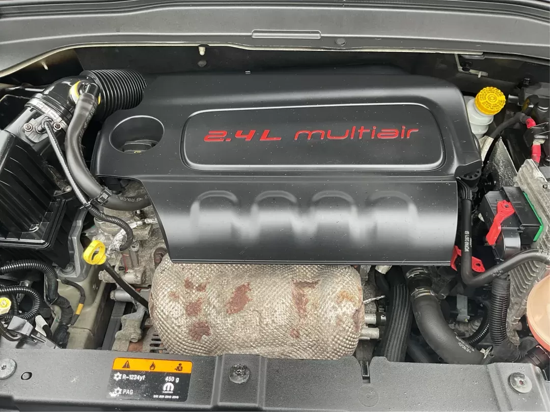 2016 Jeep Renegade Limited (ZACCJADT7GP) with an Tigershark MultiAir 2.4L I-4 variable valve contro engine, located at 8750 N County Rd 25A, Piqua, OH, 45356, (937) 908-9800, 40.164391, -84.232513 - 2016 Jeep Renegade Limited - Photo#9