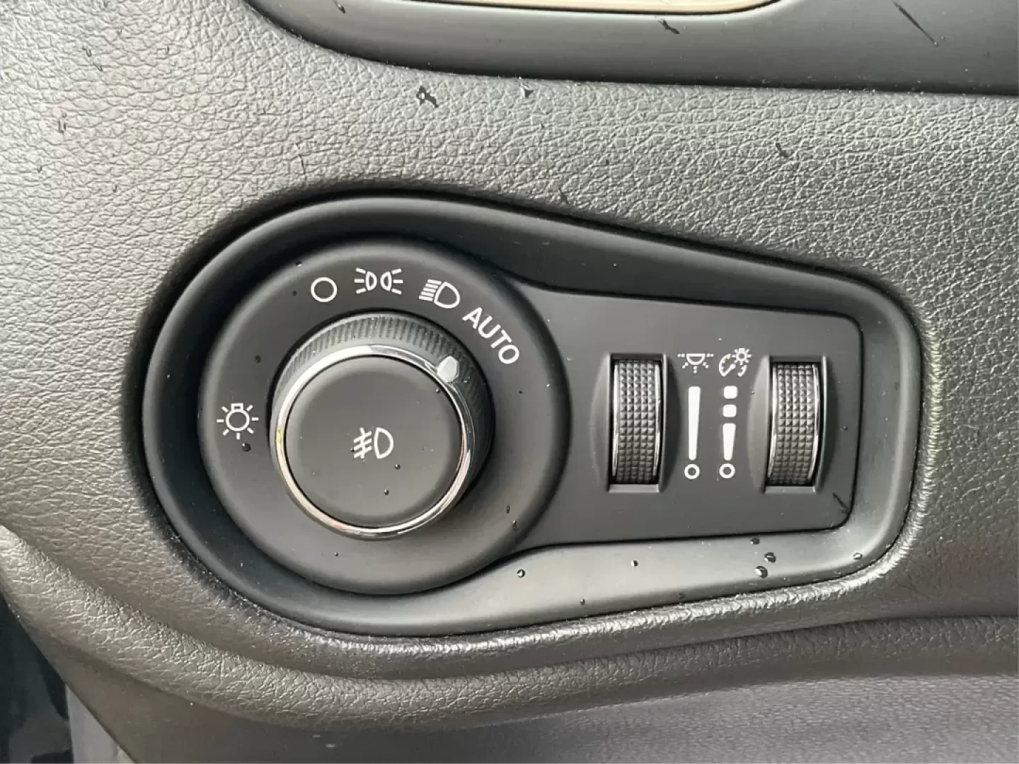 2016 Jeep Renegade Limited (ZACCJADT7GP) with an Tigershark MultiAir 2.4L I-4 variable valve contro engine, located at 880 E. National Road, Vandalia, OH, 45377, (937) 908-9800, 39.891918, -84.183594 - Photo#15