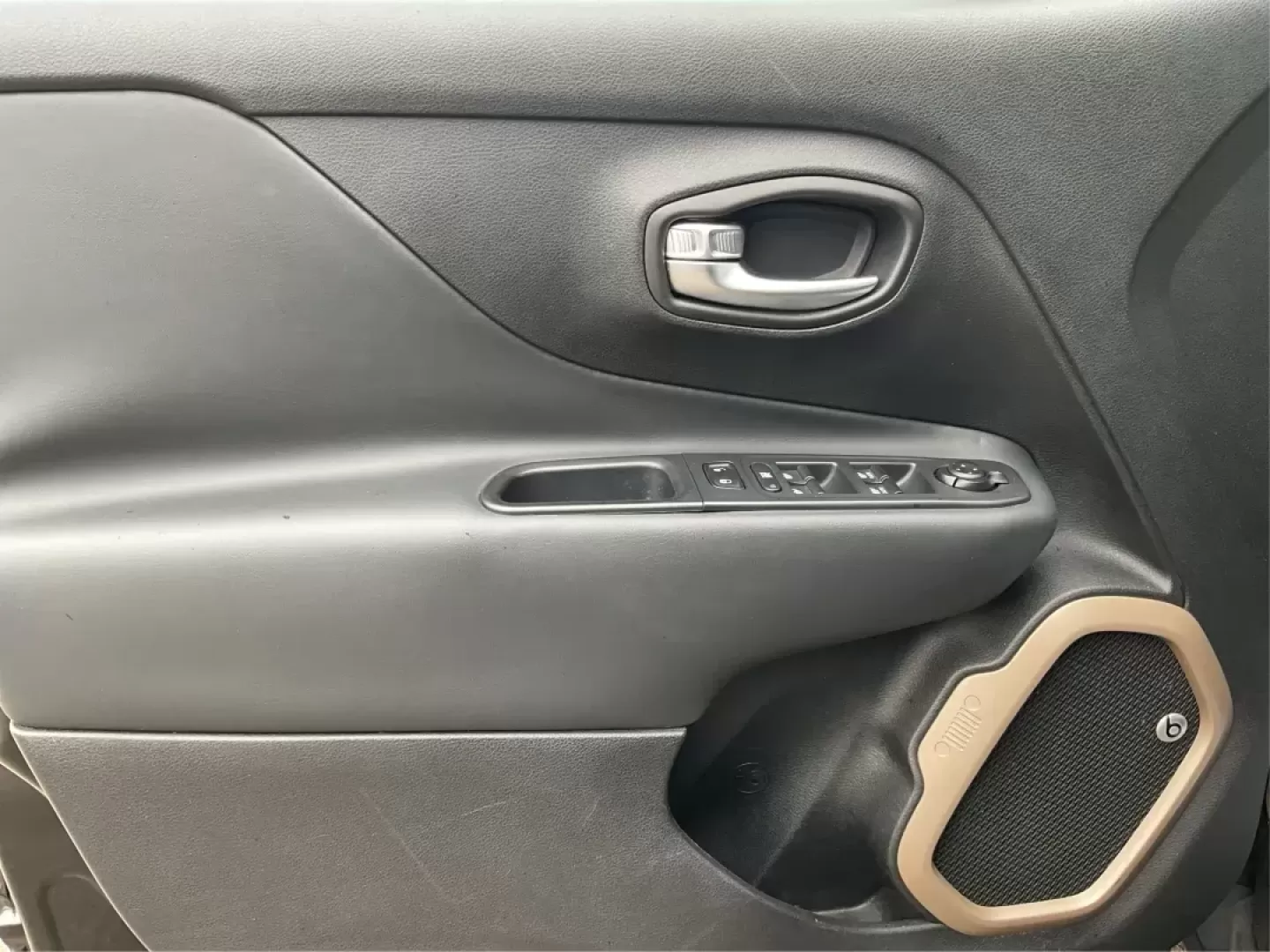2016 Jeep Renegade Limited (ZACCJADT7GP) with an Tigershark MultiAir 2.4L I-4 variable valve contro engine, located at 880 E. National Road, Vandalia, OH, 45377, (937) 908-9800, 39.891918, -84.183594 - Photo#17