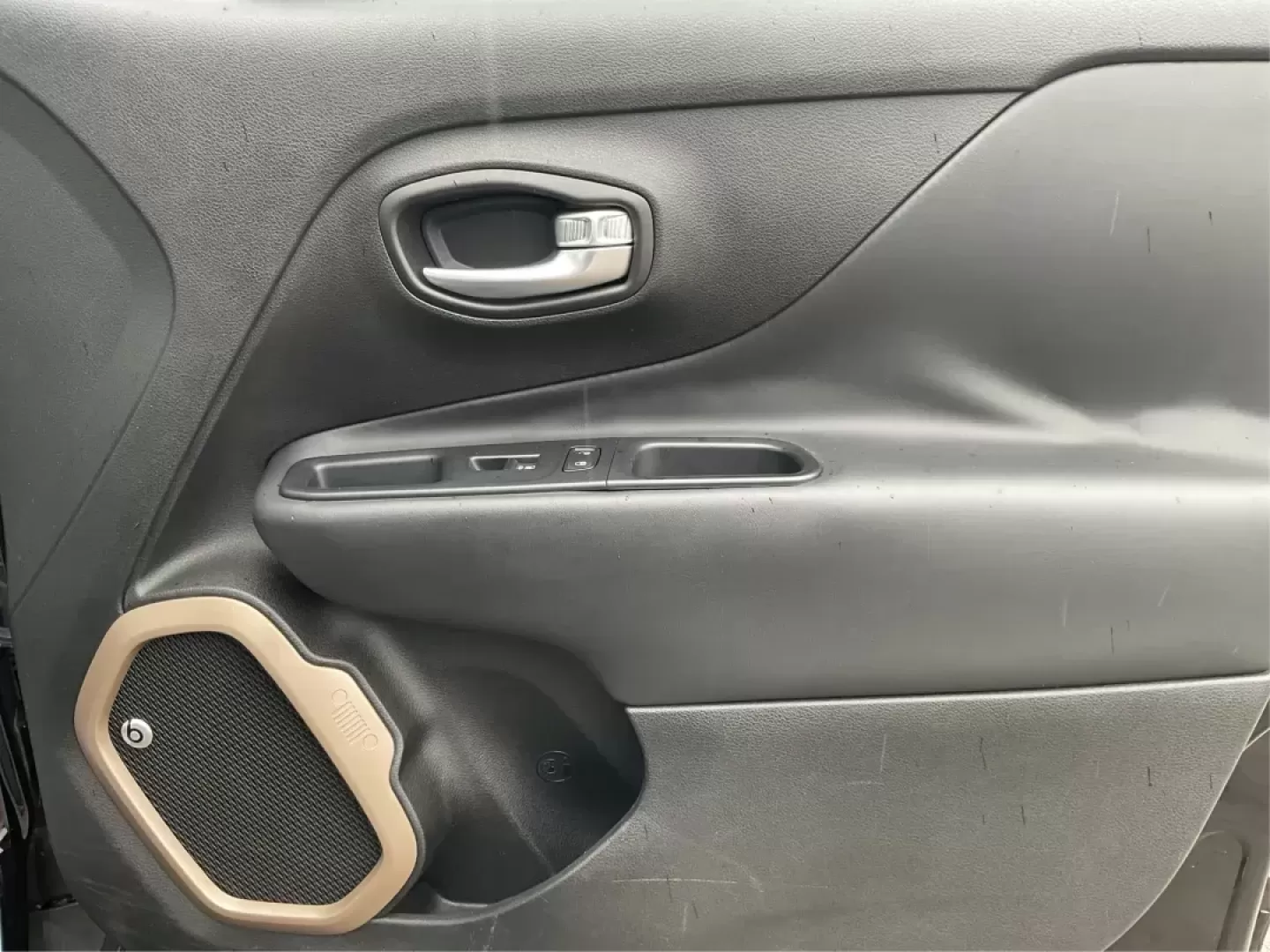 2016 Jeep Renegade Limited (ZACCJADT7GP) with an Tigershark MultiAir 2.4L I-4 variable valve contro engine, located at 880 E. National Road, Vandalia, OH, 45377, (937) 908-9800, 39.891918, -84.183594 - Photo#18
