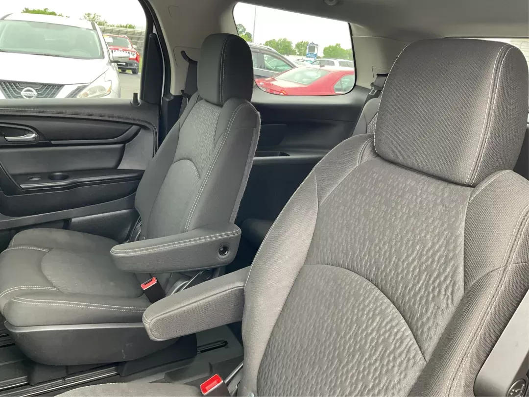 2016 GMC Acadia SLE-2 (1GKKRPKD7GJ) with an 3.6L V-6 gasoline direct injection engine, located at 8750 N County Rd 25A, Piqua, OH, 45356, (937) 908-9800, 40.164391, -84.232513 - 2016 GMC Acadia SLE-2 - Photo#9