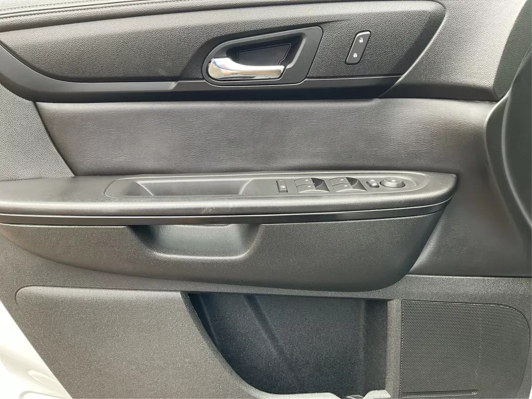 2016 GMC Acadia SLE-2 (1GKKRPKD7GJ) with an 3.6L V-6 gasoline direct injection engine, located at 8750 N County Rd 25A, Piqua, OH, 45356, (937) 908-9800, 40.164391, -84.232513 - 2016 GMC Acadia SLE-2 - Photo#18