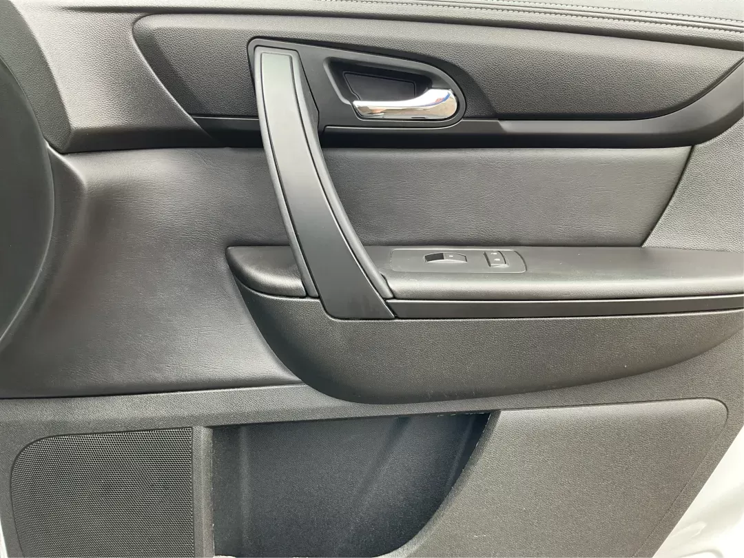 2016 GMC Acadia SLE-2 (1GKKRPKD7GJ) with an 3.6L V-6 gasoline direct injection engine, located at 8750 N County Rd 25A, Piqua, OH, 45356, (937) 908-9800, 40.164391, -84.232513 - 2016 GMC Acadia SLE-2 - Photo#19