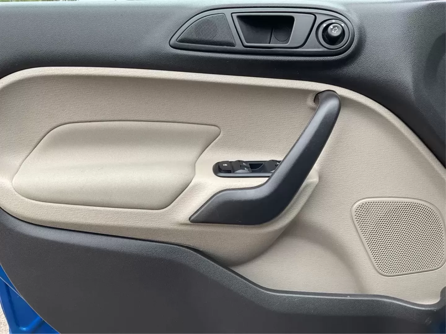 2018 Ford Fiesta SE (3FADP4EJ2JM) with an 1.6L I-4 DOHC engine, located at 8750 N County Rd 25A, Piqua, OH, 45356, (937) 908-9800, 40.164391, -84.232513 - Photo#17