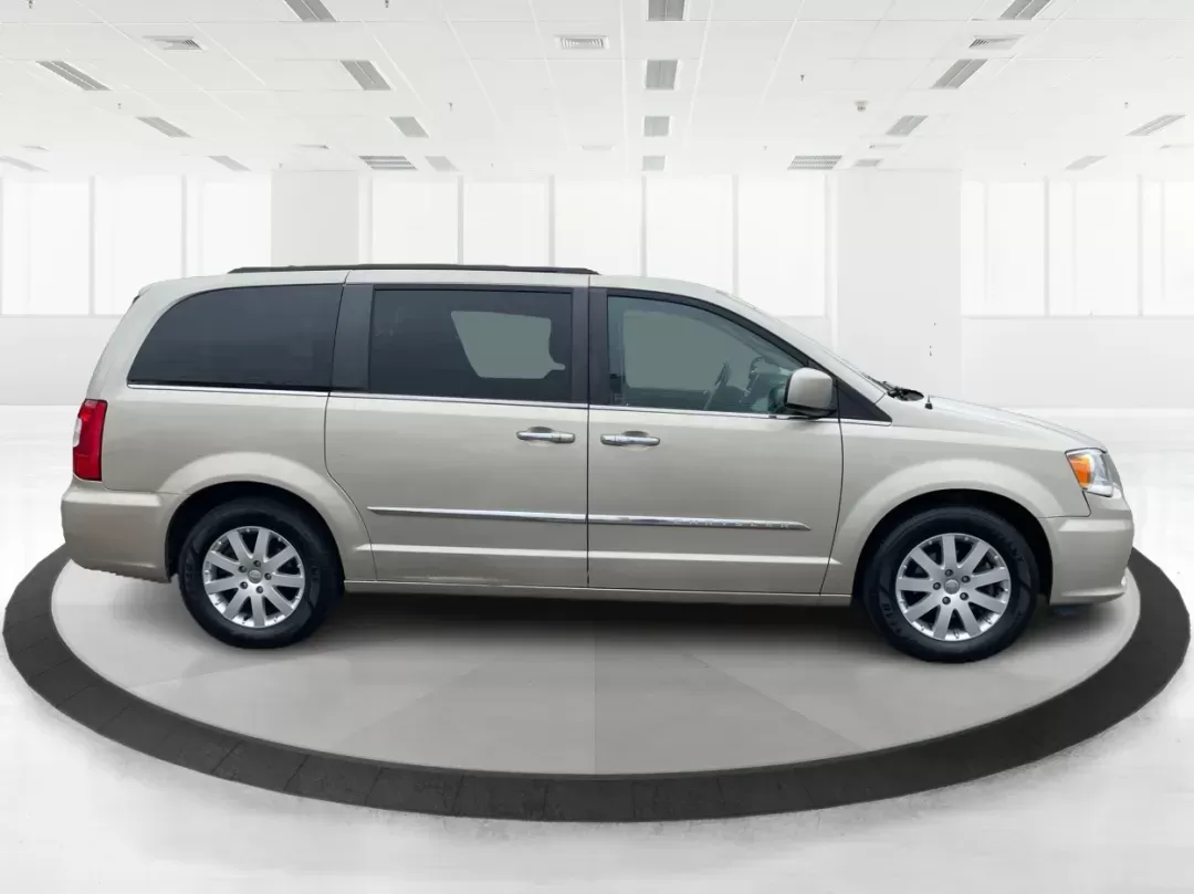 2016 Chrysler Town and Country Touring (2C4RC1BG8GR) with an Pentastar 3.6L V-6 DOHC engine, located at 880 E. National Road, Vandalia, OH, 45377, (937) 908-9800, 39.891918, -84.183594 - 2016 Chrysler Town and Country Touring - Photo#1