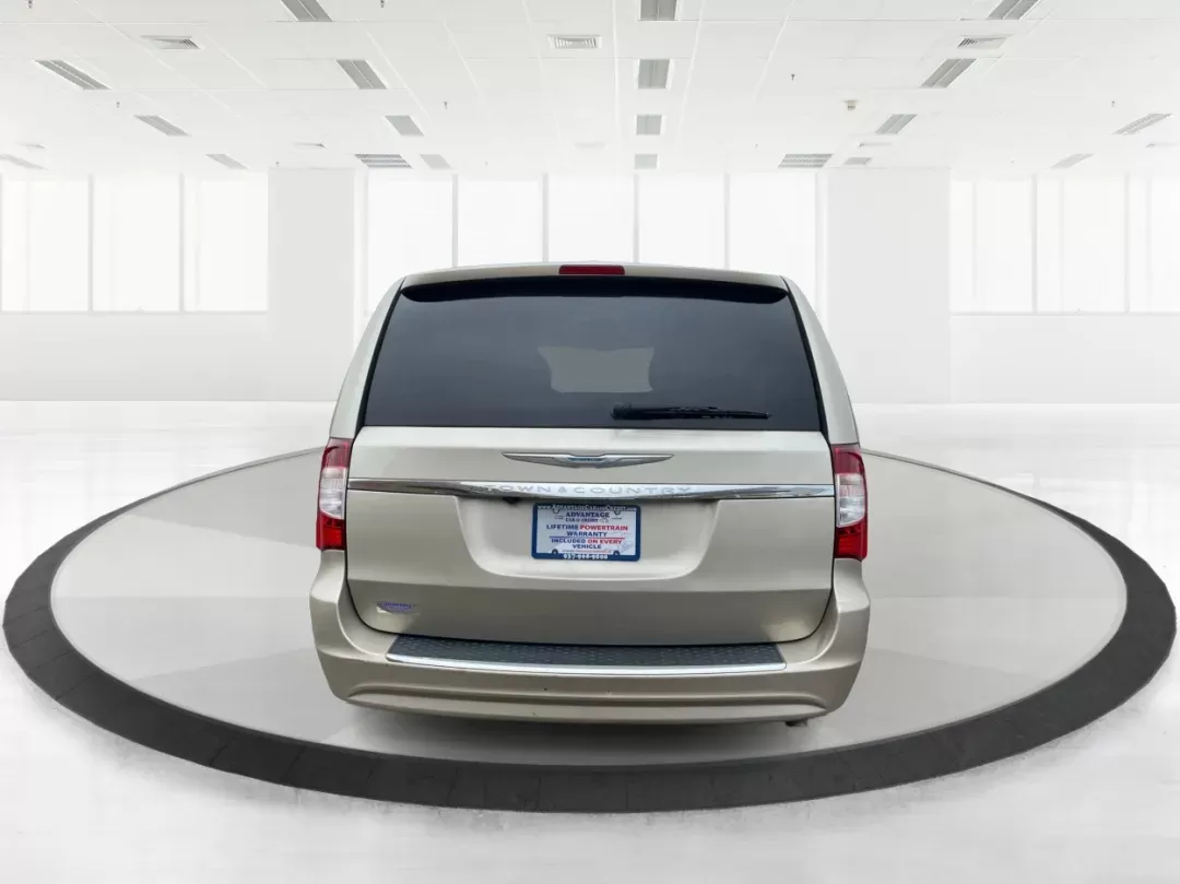 2016 Chrysler Town and Country Touring (2C4RC1BG8GR) with an Pentastar 3.6L V-6 DOHC engine, located at 880 E. National Road, Vandalia, OH, 45377, (937) 908-9800, 39.891918, -84.183594 - 2016 Chrysler Town and Country Touring - Photo#3