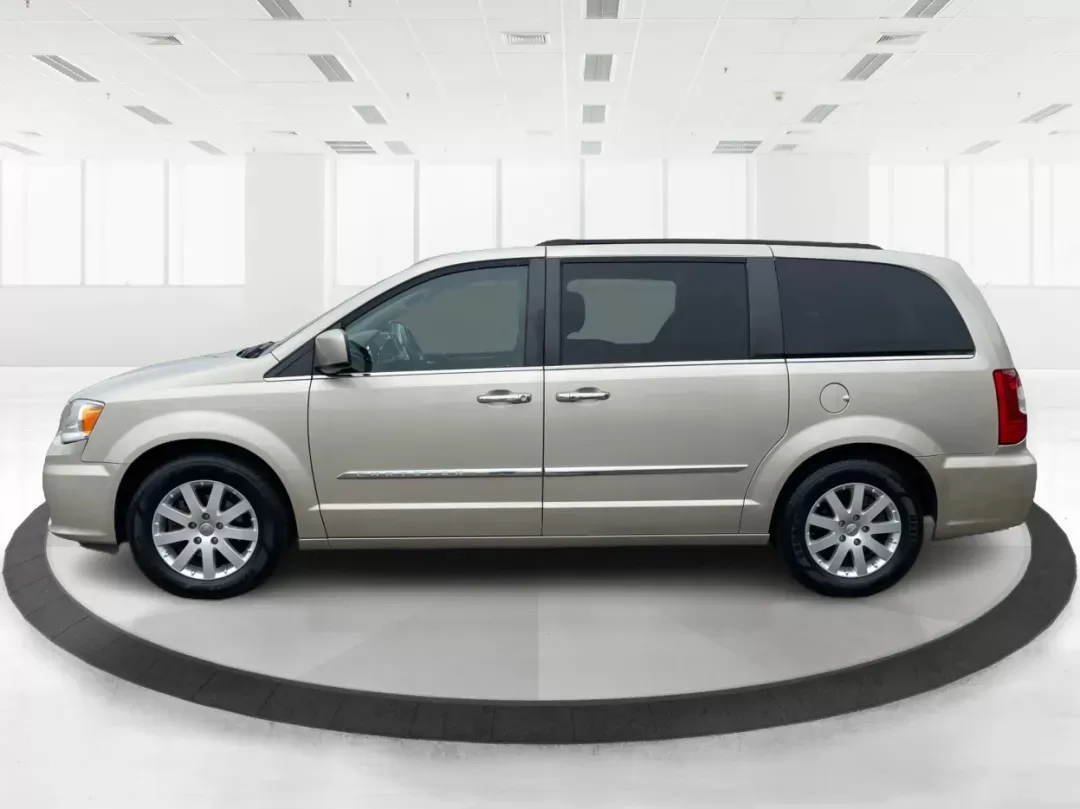 2016 Chrysler Town and Country Touring (2C4RC1BG8GR) with an Pentastar 3.6L V-6 DOHC engine, located at 880 E. National Road, Vandalia, OH, 45377, (937) 908-9800, 39.891918, -84.183594 - 2016 Chrysler Town and Country Touring - Photo#5