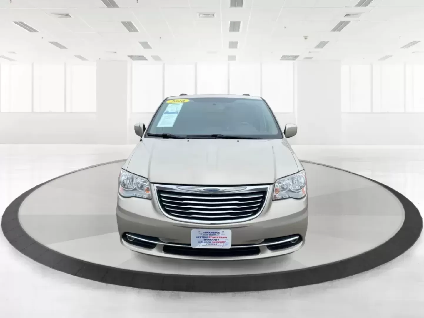 2016 Chrysler Town and Country Touring (2C4RC1BG8GR) with an Pentastar 3.6L V-6 DOHC engine, located at 880 E. National Road, Vandalia, OH, 45377, (937) 908-9800, 39.891918, -84.183594 - Photo#6