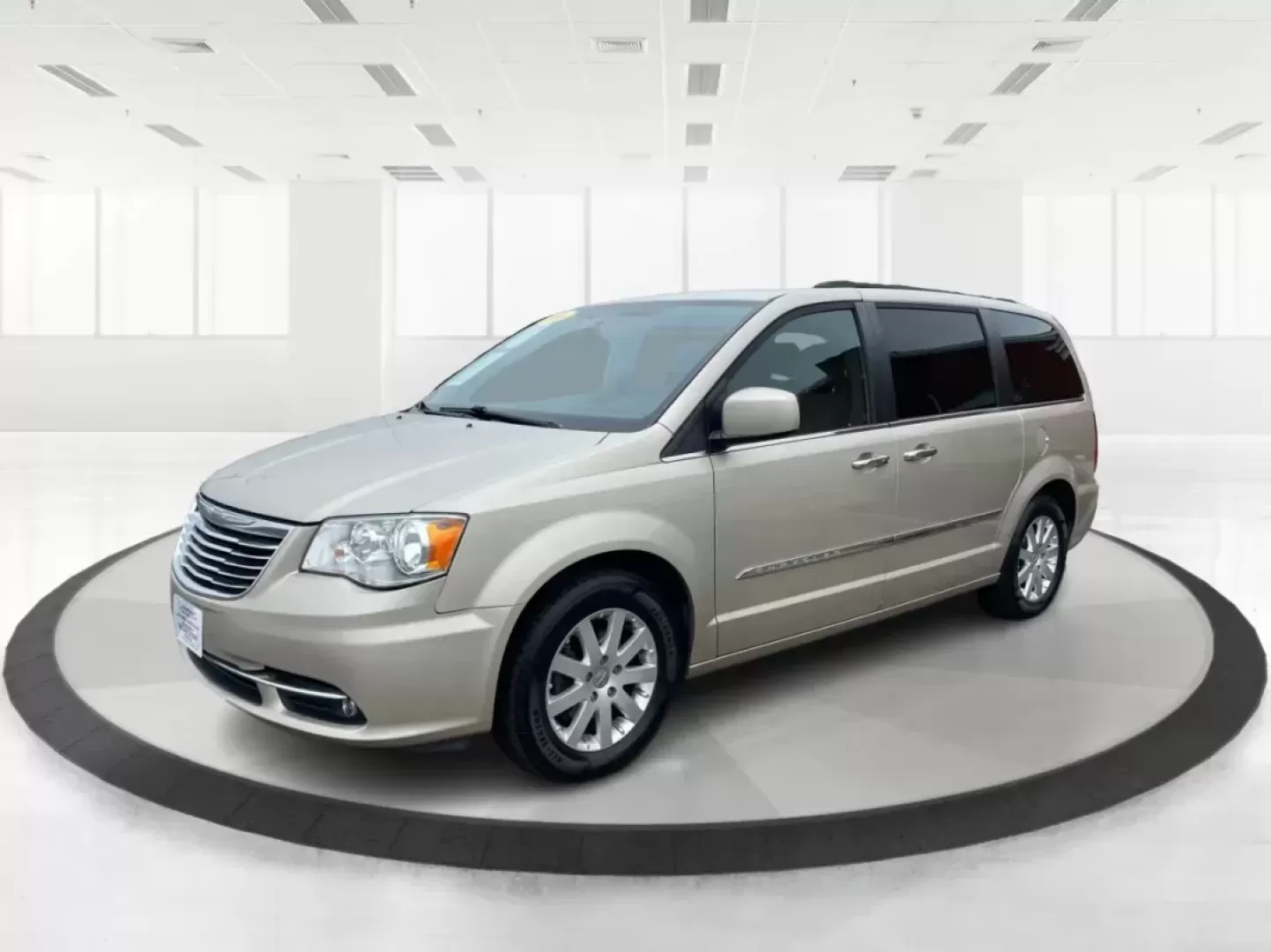 2016 Chrysler Town and Country Touring (2C4RC1BG8GR) with an Pentastar 3.6L V-6 DOHC engine, located at 880 E. National Road, Vandalia, OH, 45377, (937) 908-9800, 39.891918, -84.183594 - Photo#7