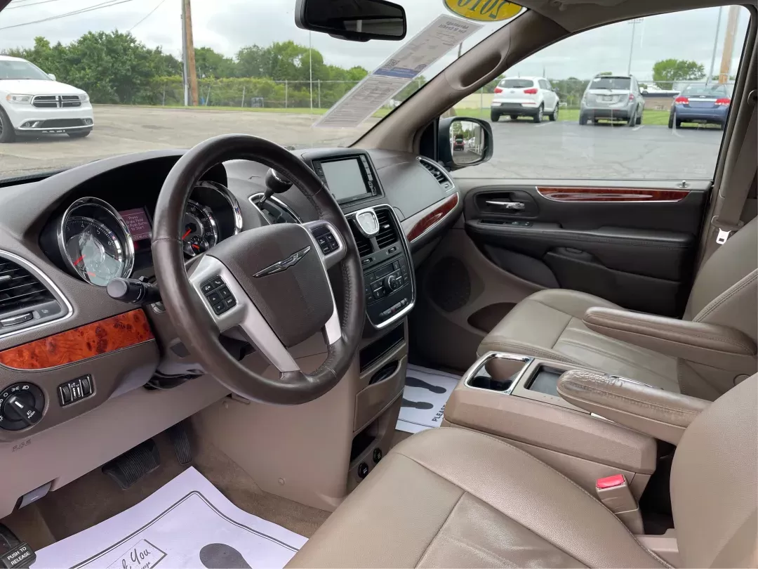 2016 Chrysler Town and Country Touring (2C4RC1BG8GR) with an Pentastar 3.6L V-6 DOHC engine, located at 880 E. National Road, Vandalia, OH, 45377, (937) 908-9800, 39.891918, -84.183594 - 2016 Chrysler Town and Country Touring - Photo#8