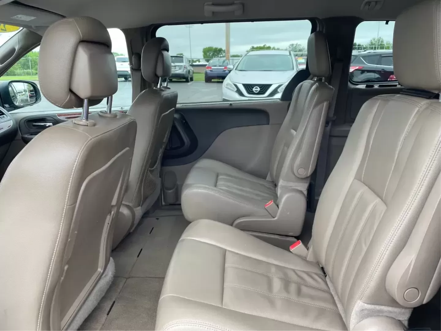 2016 Chrysler Town and Country Touring (2C4RC1BG8GR) with an Pentastar 3.6L V-6 DOHC engine, located at 880 E. National Road, Vandalia, OH, 45377, (937) 908-9800, 39.891918, -84.183594 - Photo#9