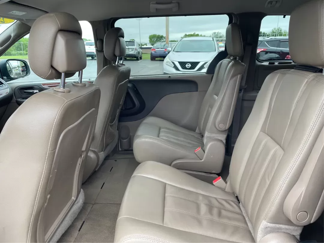 2016 Chrysler Town and Country Touring (2C4RC1BG8GR) with an Pentastar 3.6L V-6 DOHC engine, located at 880 E. National Road, Vandalia, OH, 45377, (937) 908-9800, 39.891918, -84.183594 - 2016 Chrysler Town and Country Touring - Photo#9