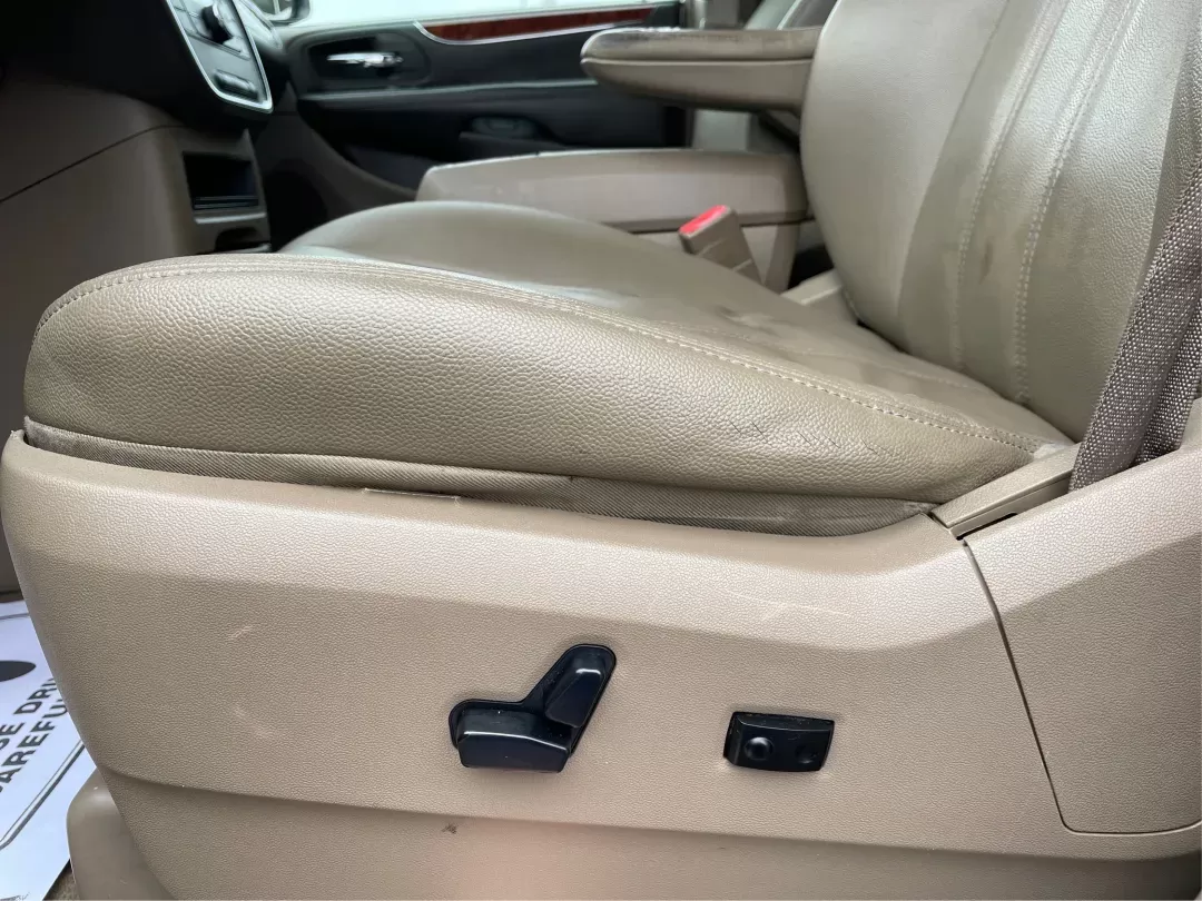2016 Chrysler Town and Country Touring (2C4RC1BG8GR) with an Pentastar 3.6L V-6 DOHC engine, located at 880 E. National Road, Vandalia, OH, 45377, (937) 908-9800, 39.891918, -84.183594 - 2016 Chrysler Town and Country Touring - Photo#17