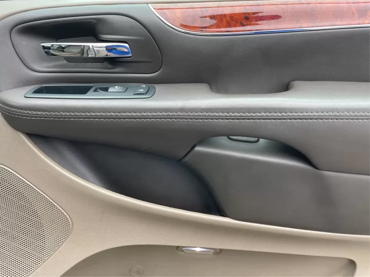 2016 Chrysler Town and Country Touring (2C4RC1BG8GR) with an Pentastar 3.6L V-6 DOHC engine, located at 880 E. National Road, Vandalia, OH, 45377, (937) 908-9800, 39.891918, -84.183594 - Photo#19