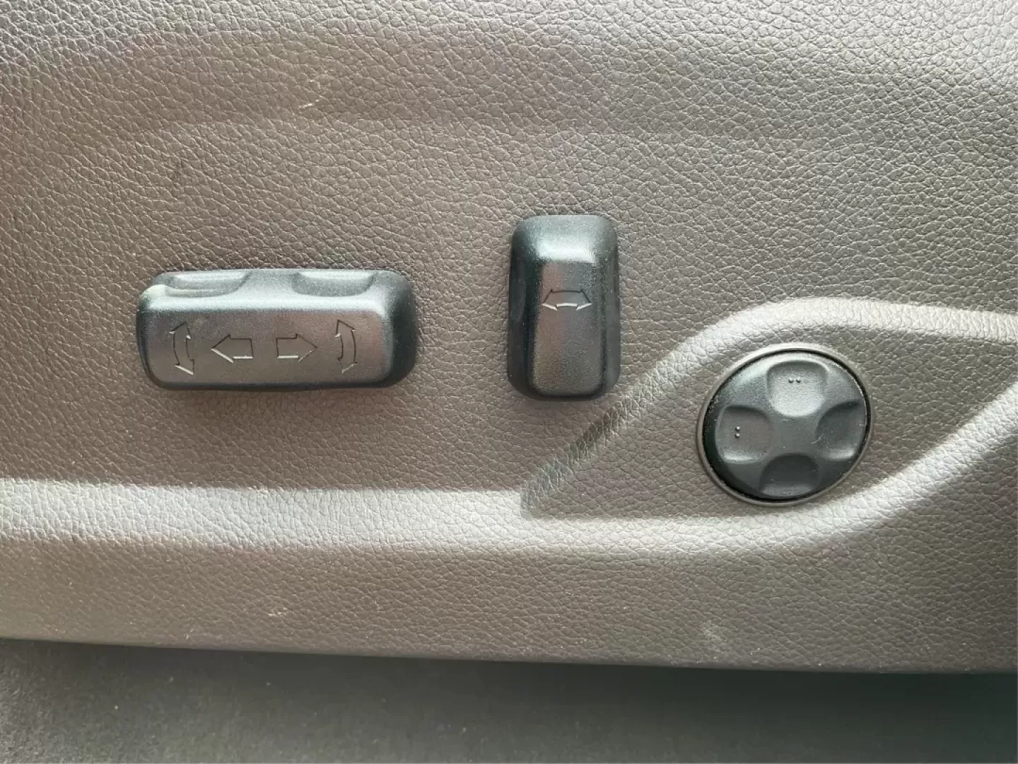 2015 Hyundai Santa Fe Sport 2.4L (5XYZUDLB2FG) with an Theta II 2.4L I-4 gasoline direct injection engine, located at 8750 N County Rd 25A, Piqua, OH, 45356, (937) 908-9800, 40.164391, -84.232513 - Photo#16